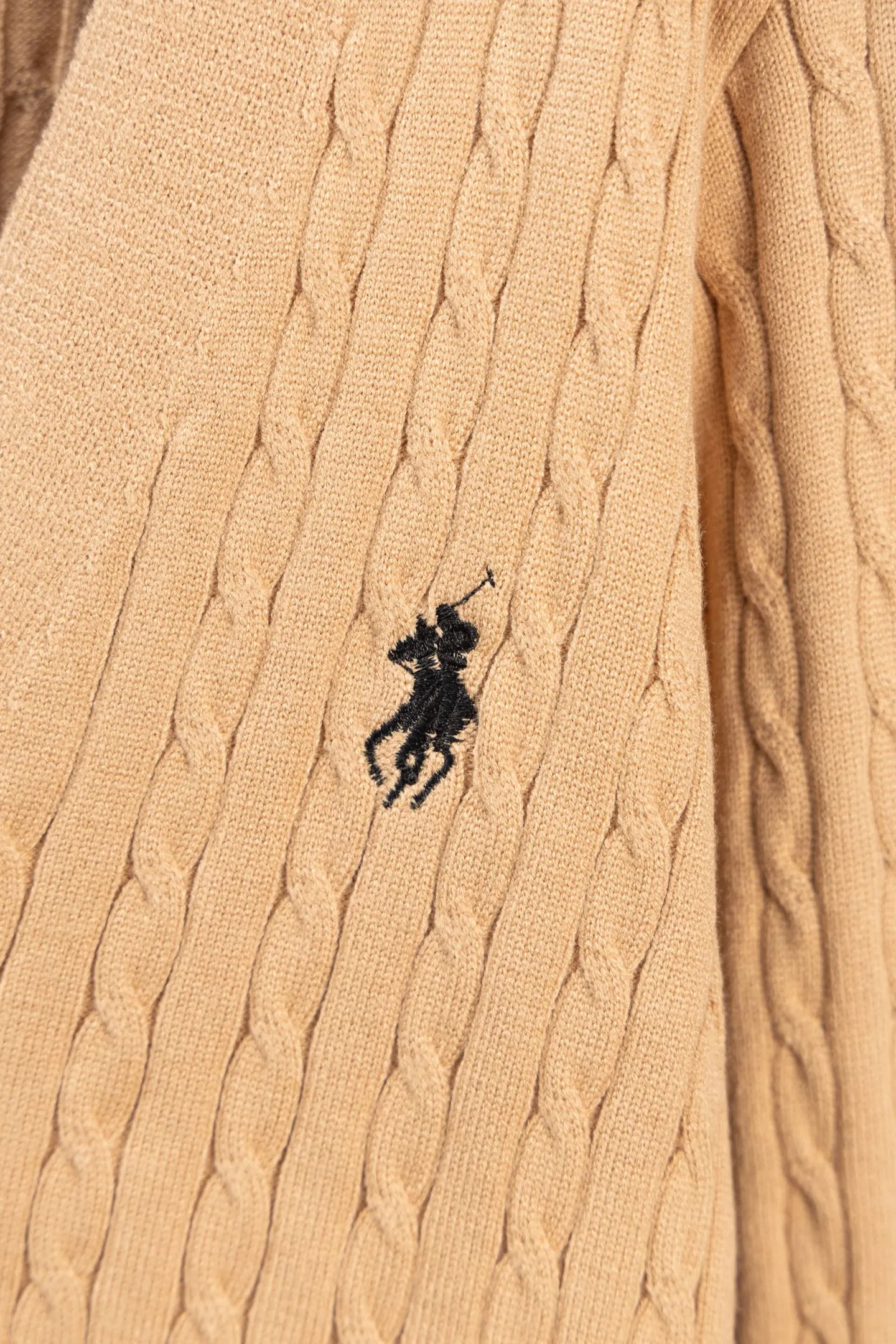 P190 Ralph Lauren Classic V-neck Solid Color Pony Embroidered Logo Knitted Cardigan Long Sleeve Ralph Lauren Classic Basic Versatile Twist Knitted Cardigan Long Sleeve Main supply platform live broadcast Wholesale entity Replenish when out of stock Not removed from the shelves Quality 1:1 patterning Complete three standards Correct version of pony logo Imported quality cotton yarn Focus on high-end Cost-effective Good quality Needless to say Zhao Lusi's same style is really amazing, so sweet I'm so beautiful. This cardigan is really good-looking. It's simple and easy to wear. It's a must-have for goddess ootd. Good-looking clothes are never picky. A must-have in the wardrobe of goddesses. Size: S-XL. Color: Navy blue, red, khaki, dark gray.